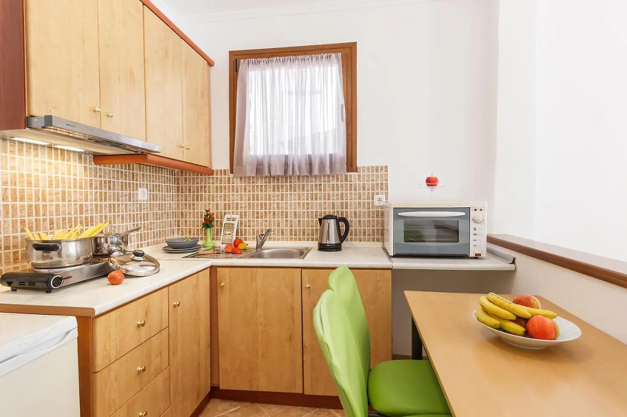 Aparthotel Maltinas House Mola Kalyva